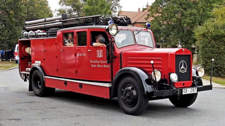 fire truck, fire fighters, historical-1679182.jpg