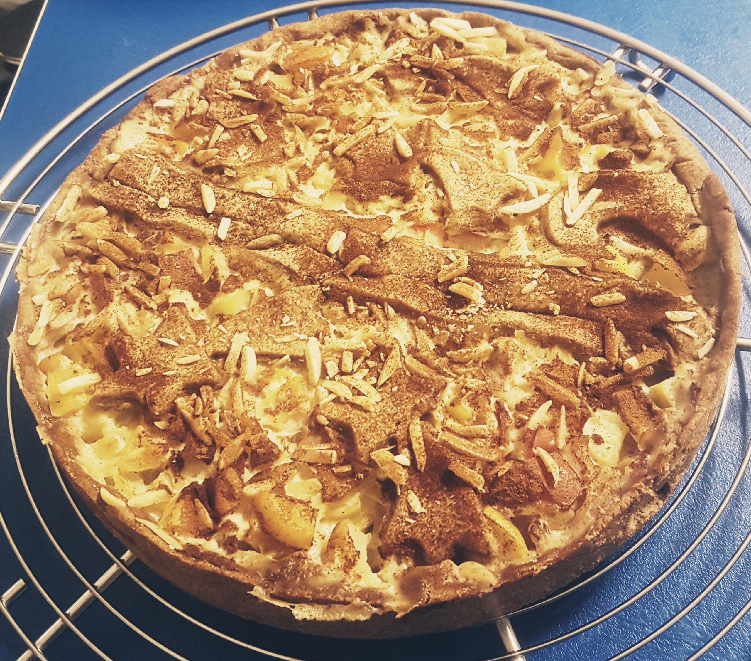 Apel-Rosmarin-Kuchen mit Mandel-Dinkel -Streuseln