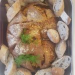 Als köstliche Salatbeilage: Ein mediterraner Kranz mit viel Pesto und Parmigiano Reggiano