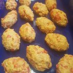 Paprika-Knödelchen im Tomatensugo zum gerösteten Maisdip